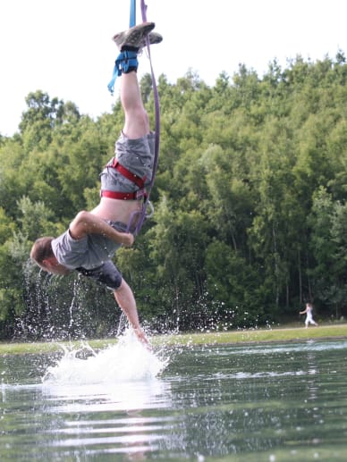 âge saut à l'élastique