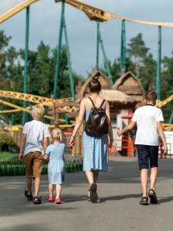 Où déposer ses affaires dans un parc d’attractions ?