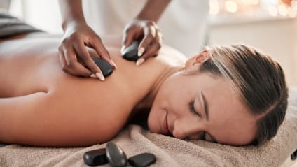 Les meilleurs massages aux pierres chaudes à Paris