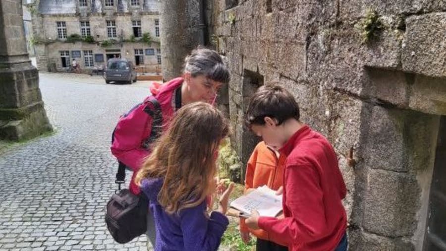 Un jeu de piste pour petits et grands à Locronan (29)