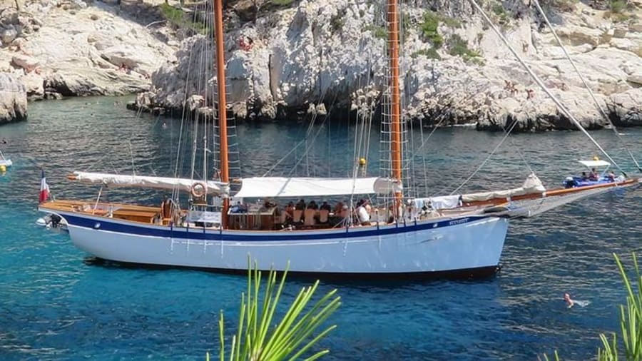Une journée en voilier dans les calanques à Marseille