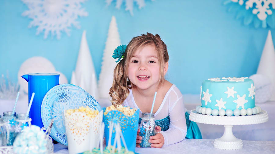 Comment faire une déco d'anniversaire Reine des Neiges ?