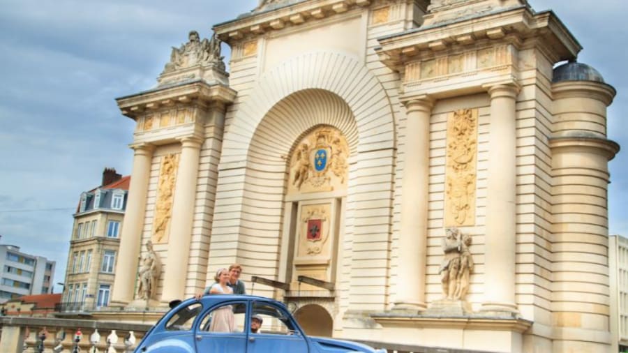 Visiter Lille autrement avec une magnifique balade en 2CV