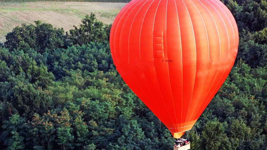 Pourquoi chauffer l'air d'une montgolfière ?