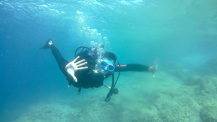 Explorer les fonds marins en durant un baptême de plongée à Fréjus