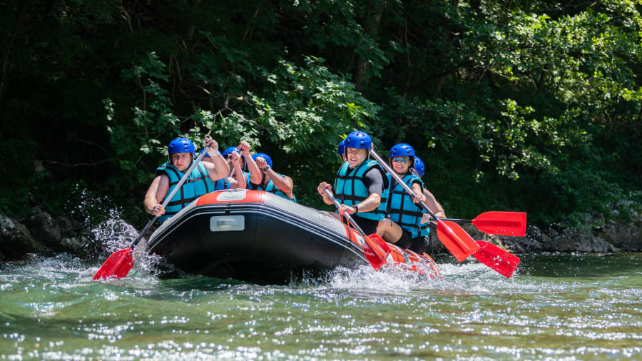 Quelle est la différence entre le rafting et le canyoning ?