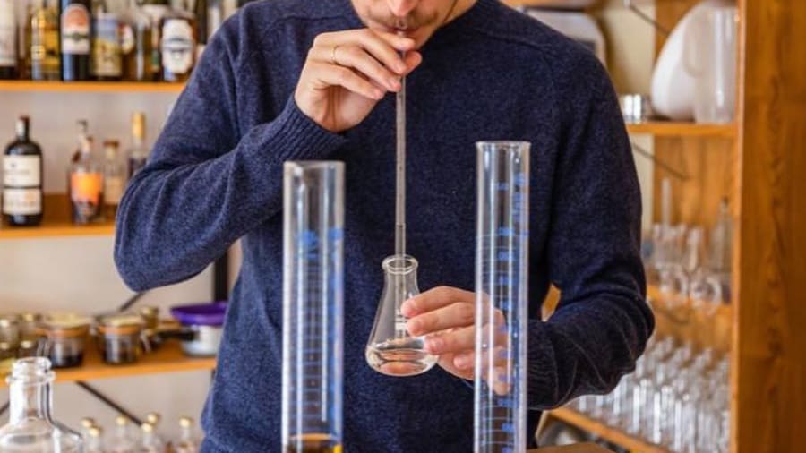 Offrez-lui Marseille en bouteille grâce à cet atelier de fabrication de pastis