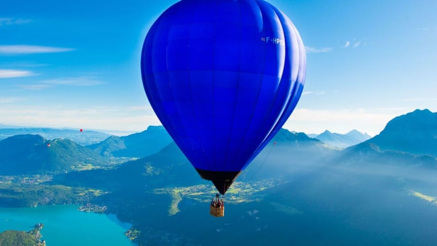 Un vol en montgolfière pour s'évader au-dessus du lac d'Annecy