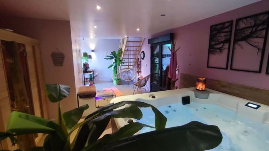 Une journée Jacuzzi, Sauna & Fish SPA privatisé à Jaux