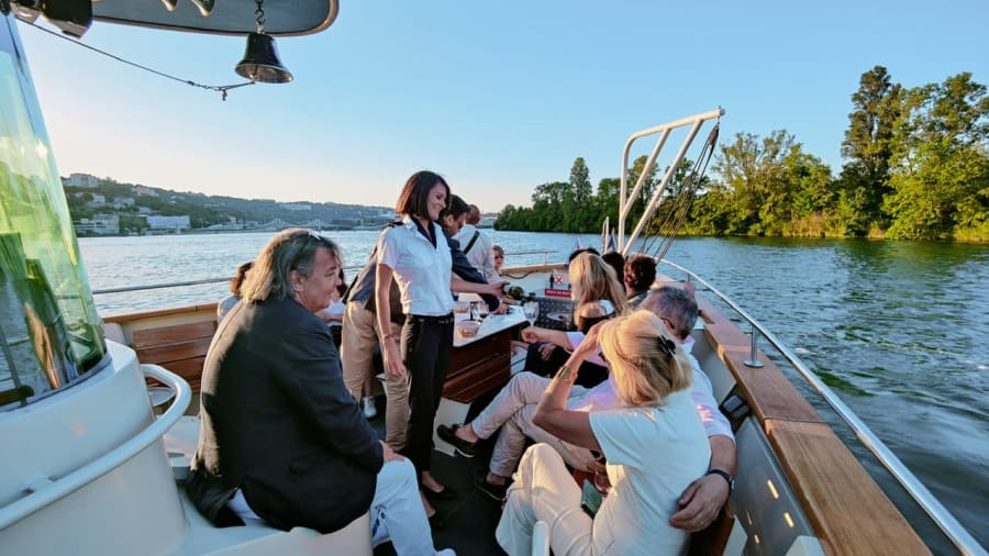 Découvrez Lyon de manière conviviale avec une croisière avec apéro en bateau