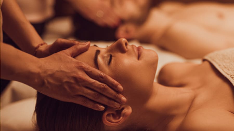 Un massage relaxant dans l'institut de Laetitia