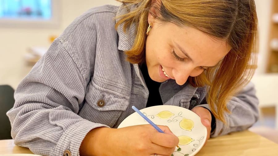 Un atelier peinture sur céramique