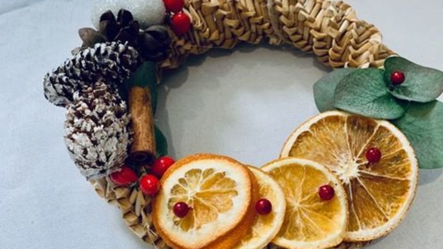 Un atelier création de couronne de Noël végétale en Île-de-France