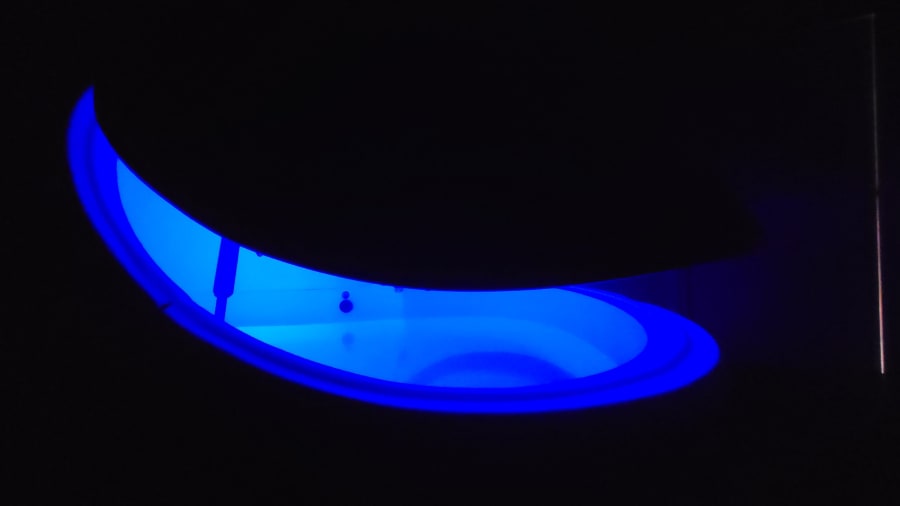 Une séance de flottaison en isolation sensorielle