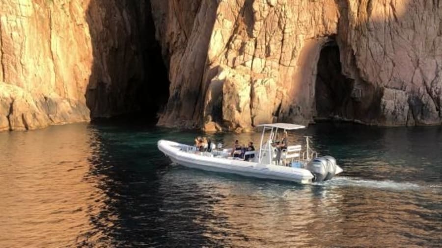 Sunset Calanques et apéritif en semi-rigide