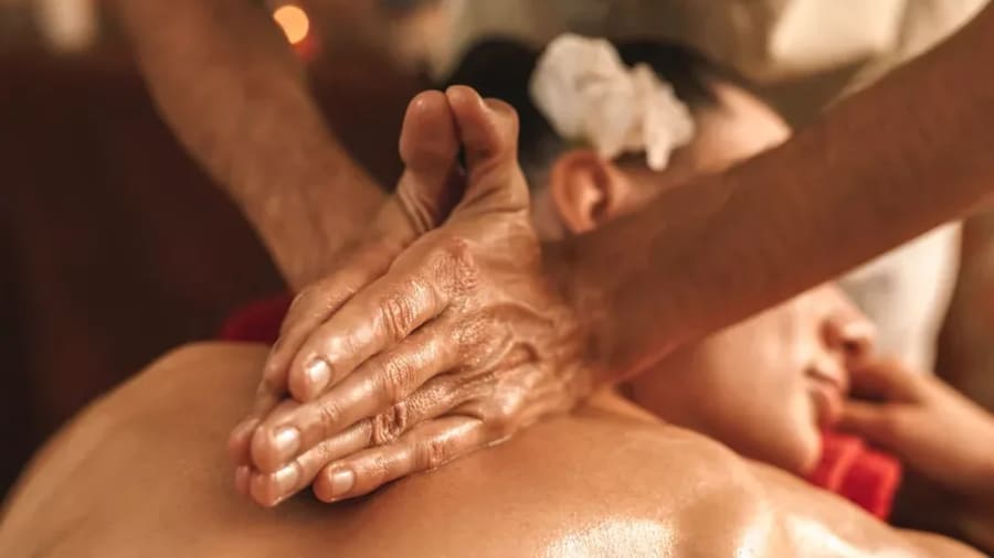 Un massage indien Abhyanga avec Jeannine