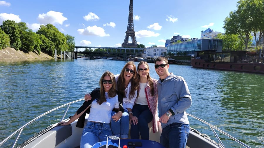 Balade en bateau privatisé à Paris au départ de Suresnes (92)