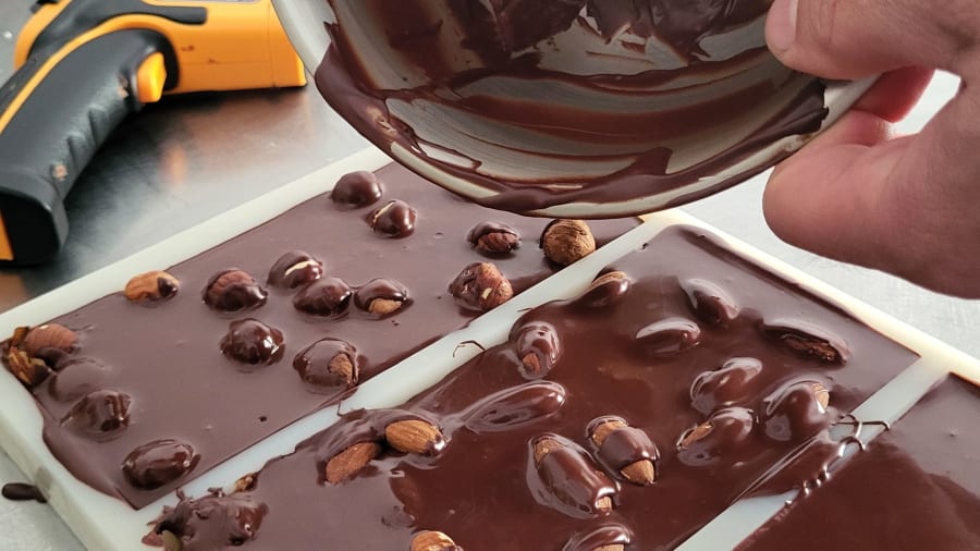 Fabrication de tablette en chocolat bio aux Lilas