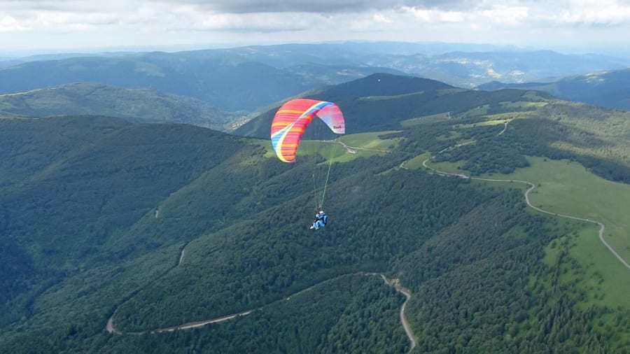 Faire un magnifique vol en parapente au Parc Naturel des Vosges