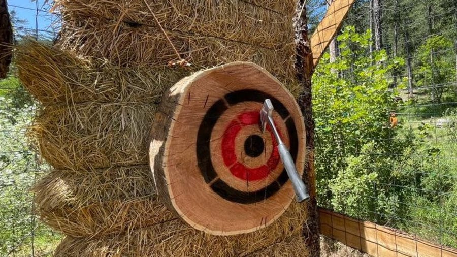 Lancer de hache à Barrême