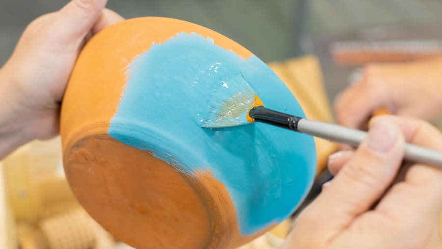 Un atelier Peinture sur céramique à Hyères