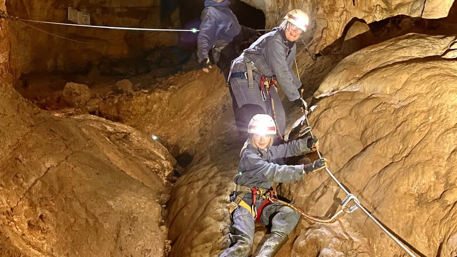 Via Souterrata : Via Ferrata Spéléologie en grotte à Caille