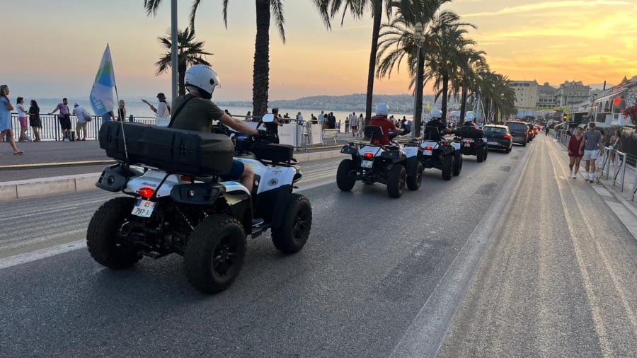 Balade en quad électrique en groupe avec guide à Nice (06)