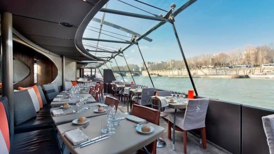 Déjeuner sur la Seine par les Bateaux Parisiens à Paris