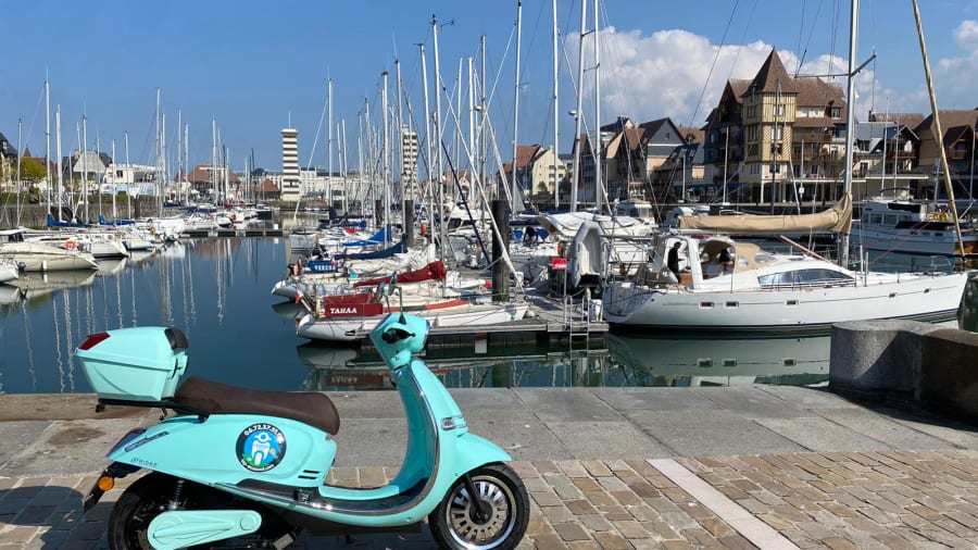 Faire un rallye découverte à Honfleur en scooter électrique