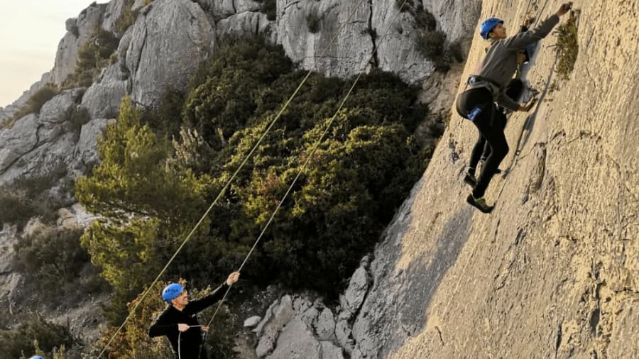 Escalade en falaise aux Calanques de Marseille