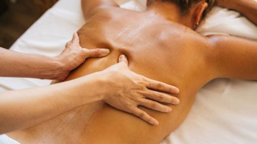 Massage du dos 100% détente par Eskale Beauté
