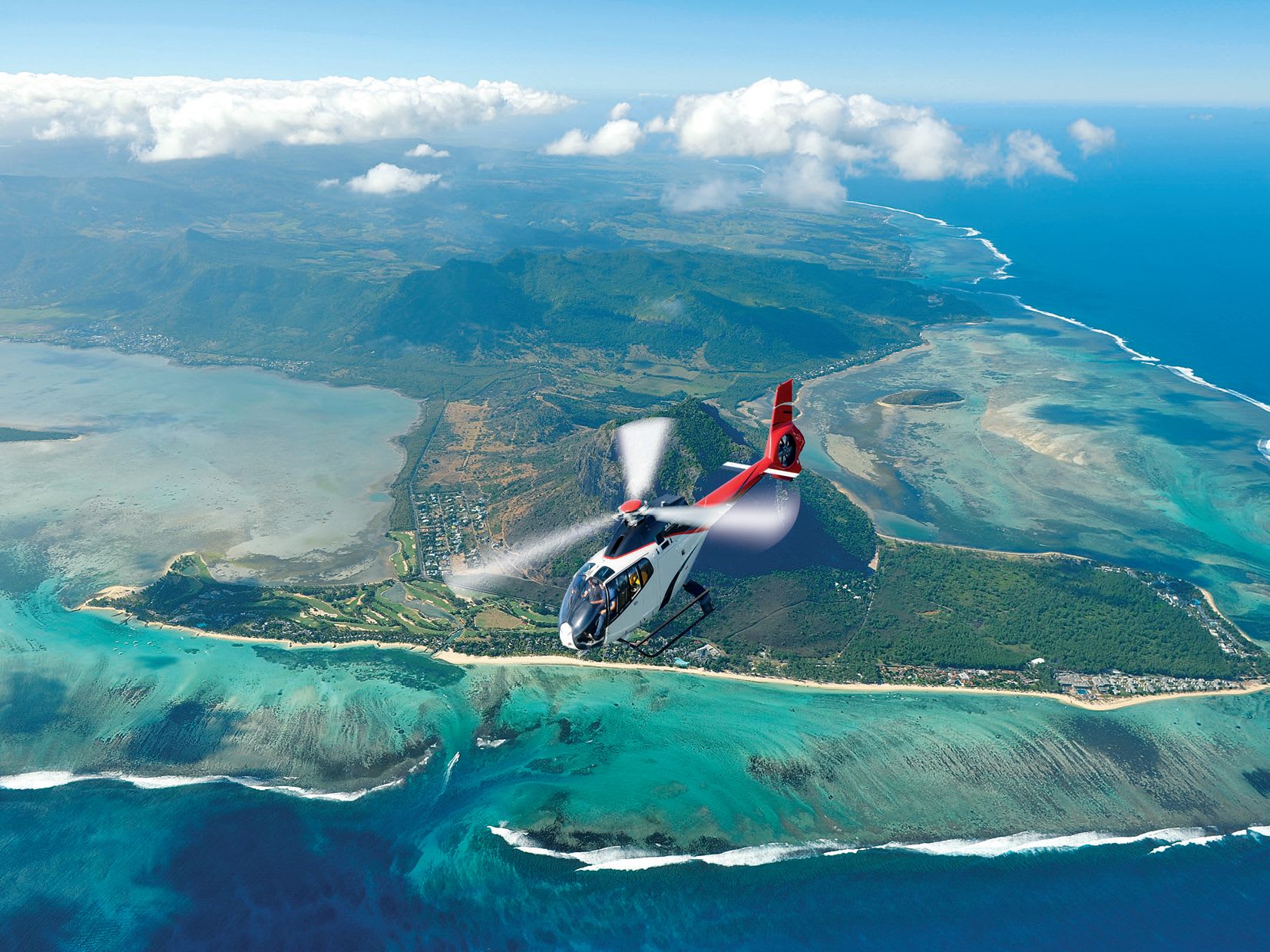 À quelle vitesse vole un hélicoptère