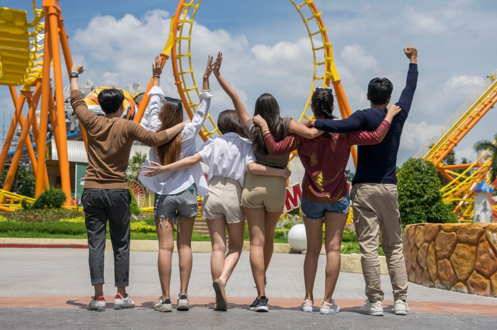 Adolescents parcs d'attractions