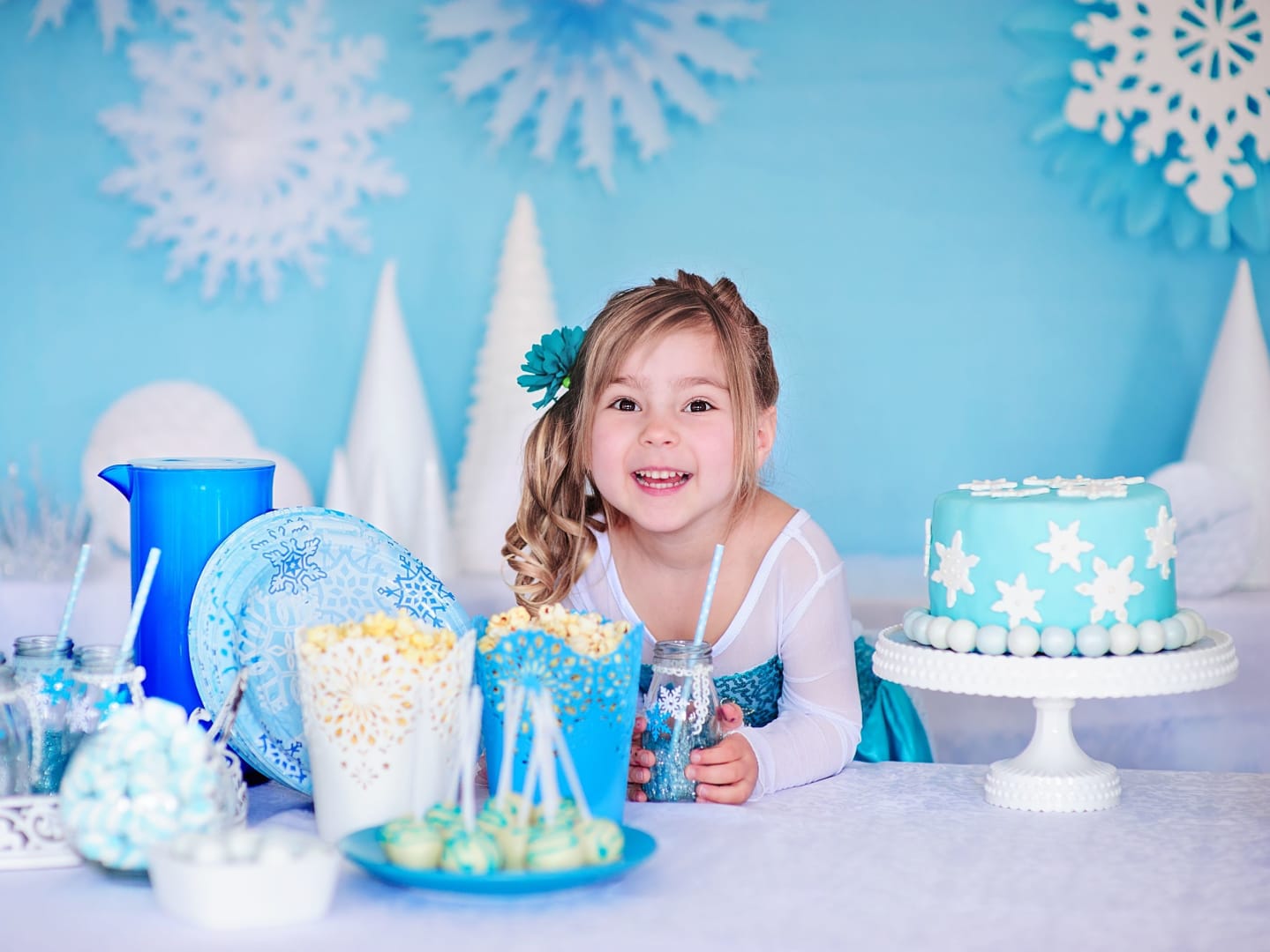 petite fille dans un décor de princesse