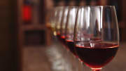 verres de vin alignés
