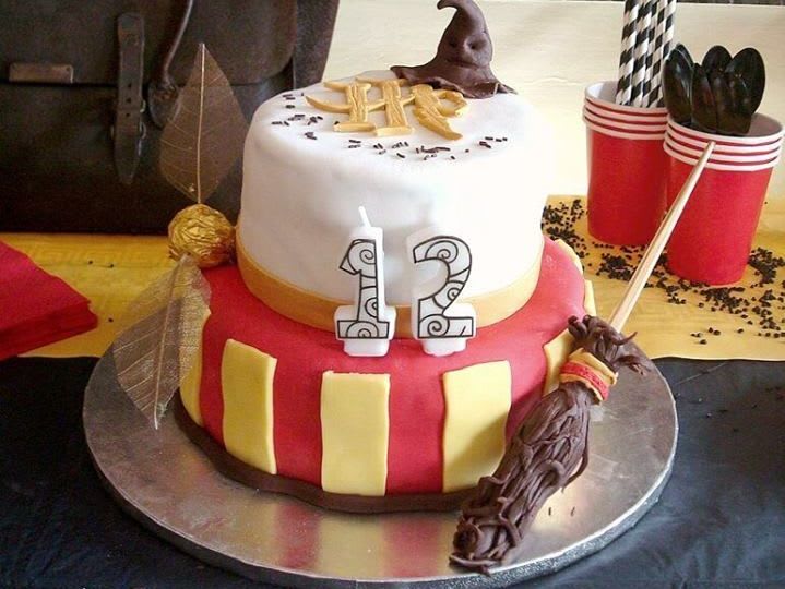 Gateau d'anniversaire décoré Harry Potter