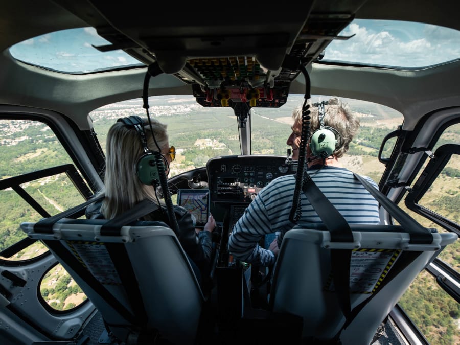 Peut-on s'asseoir à côté du pilote durant un vol en hélicoptère ?