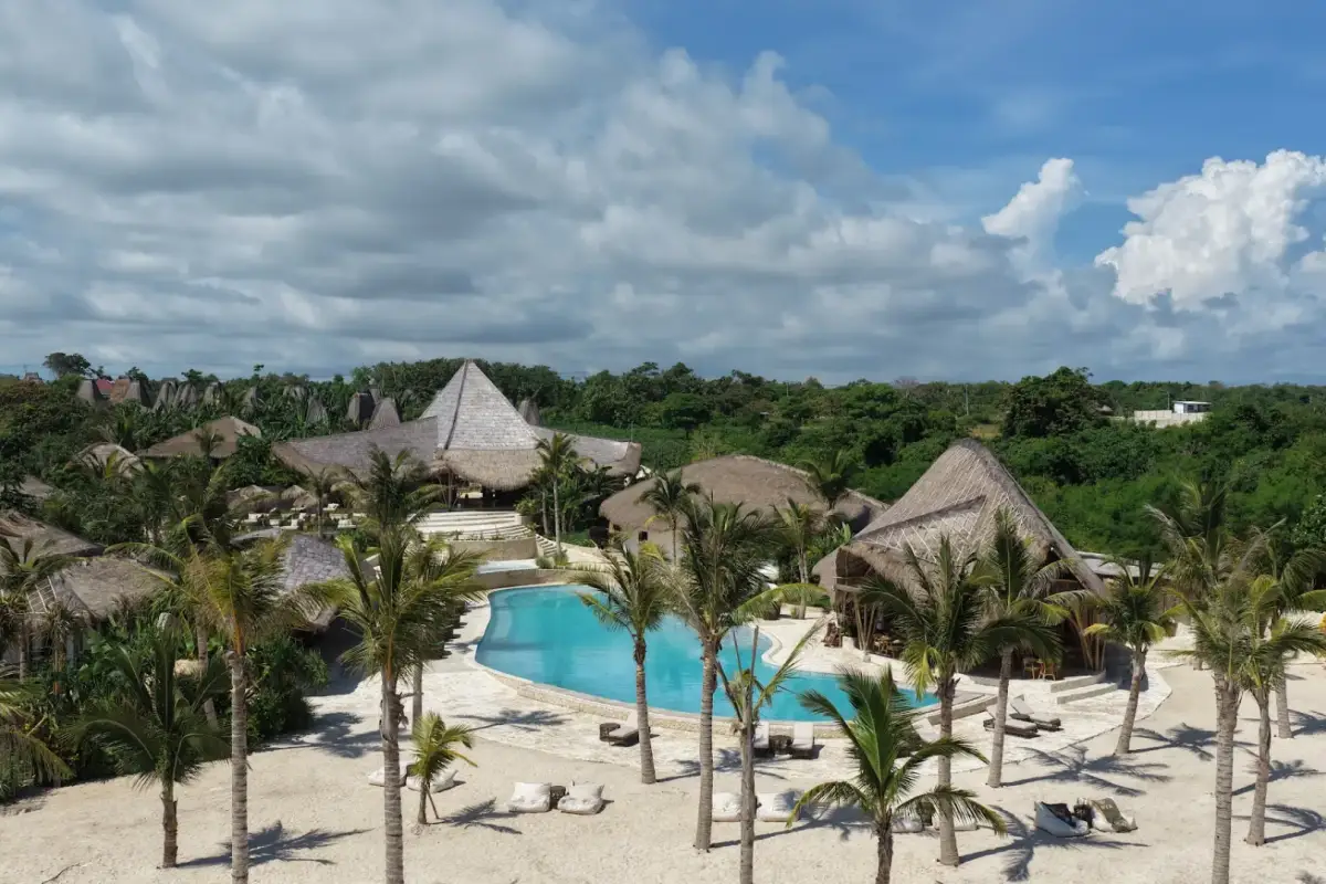 Hospitality property shaped by tourism, infrastructure and professional management