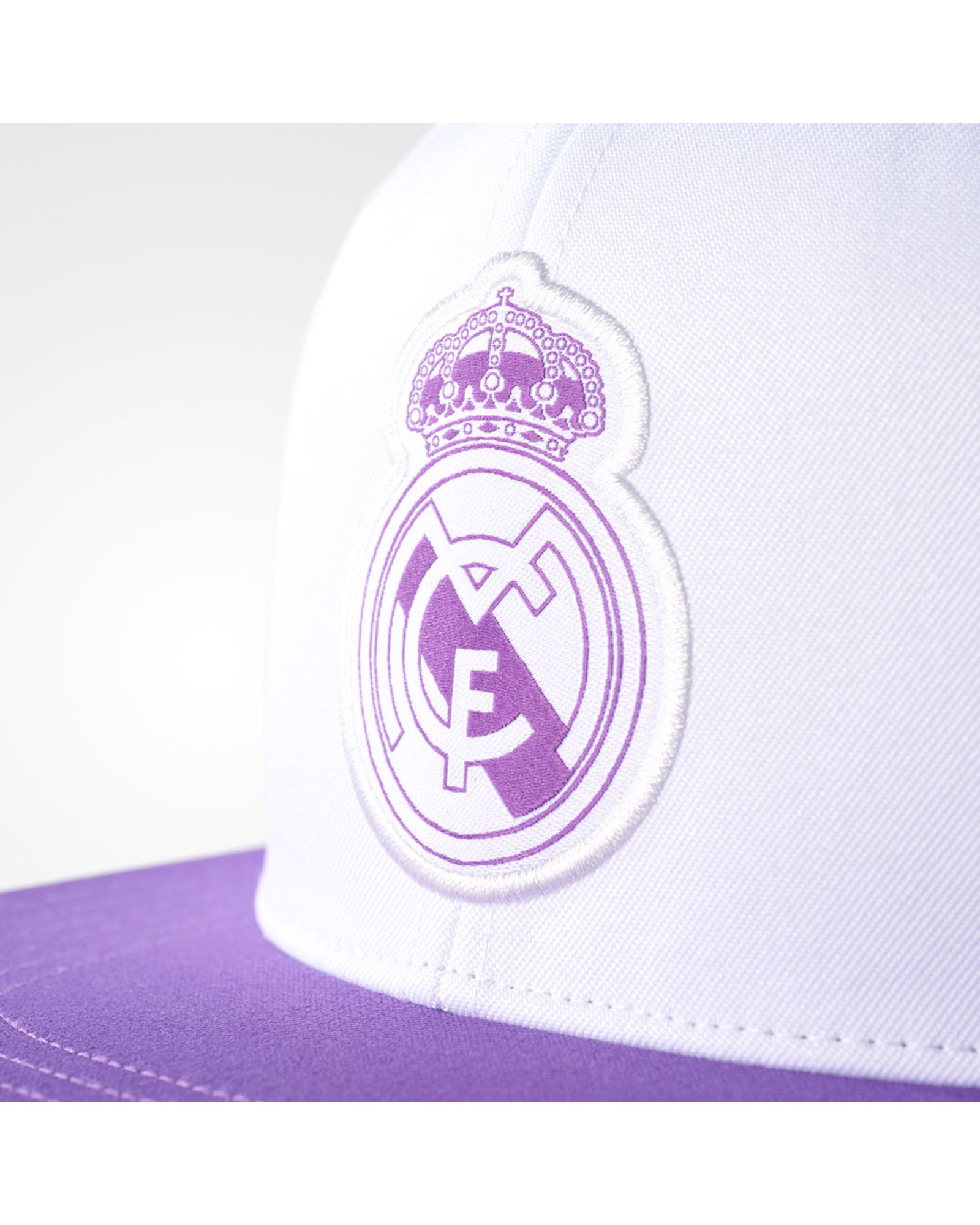 Gorra Real Madrid 2016/2017 Plana Blanco Morado - Fútbol Factory