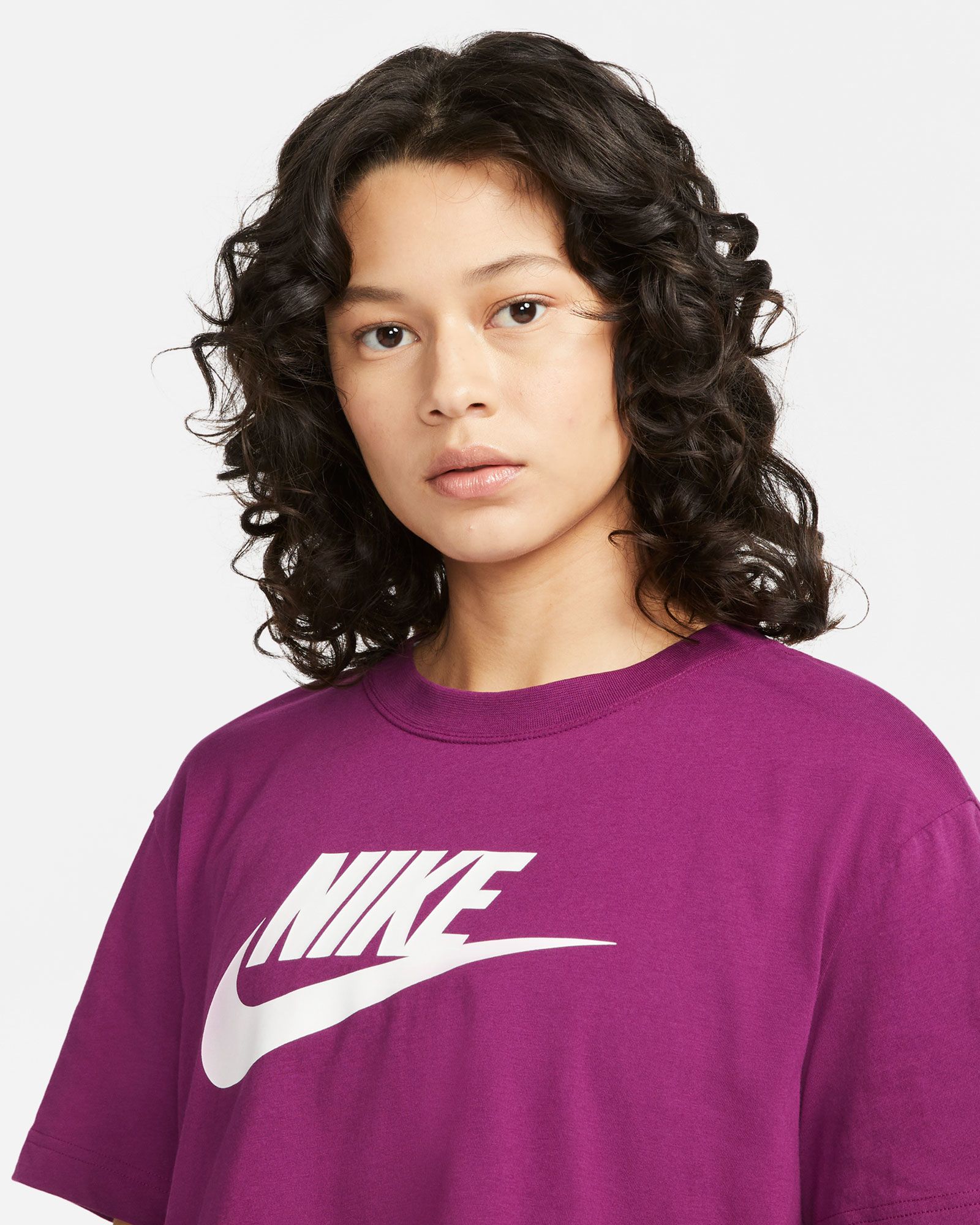 Camiseta Nike NSW Essential Cropped  - Fútbol Factory