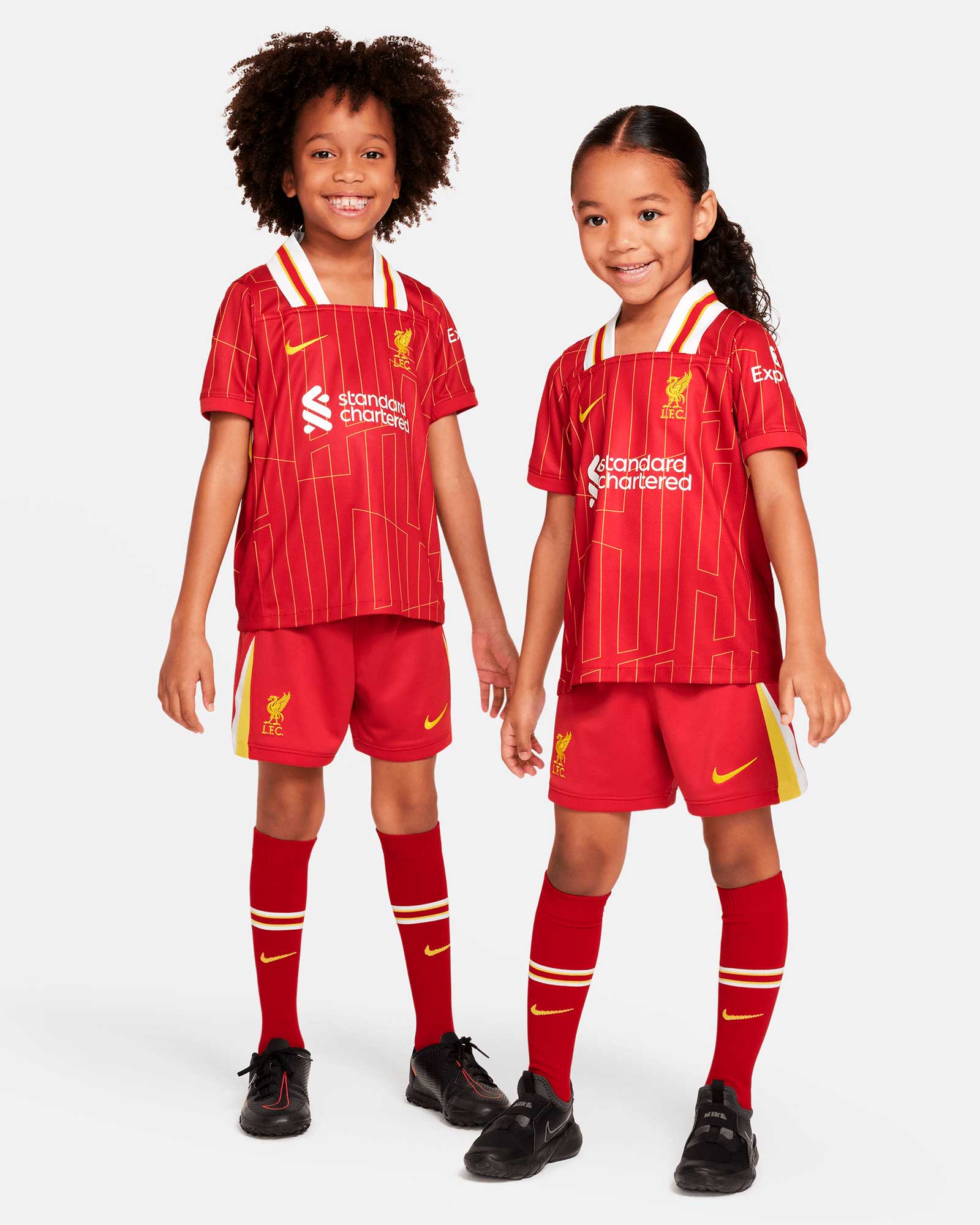 Conjunto 1ª Liverpool FC 2024/2025 - Fútbol Factory