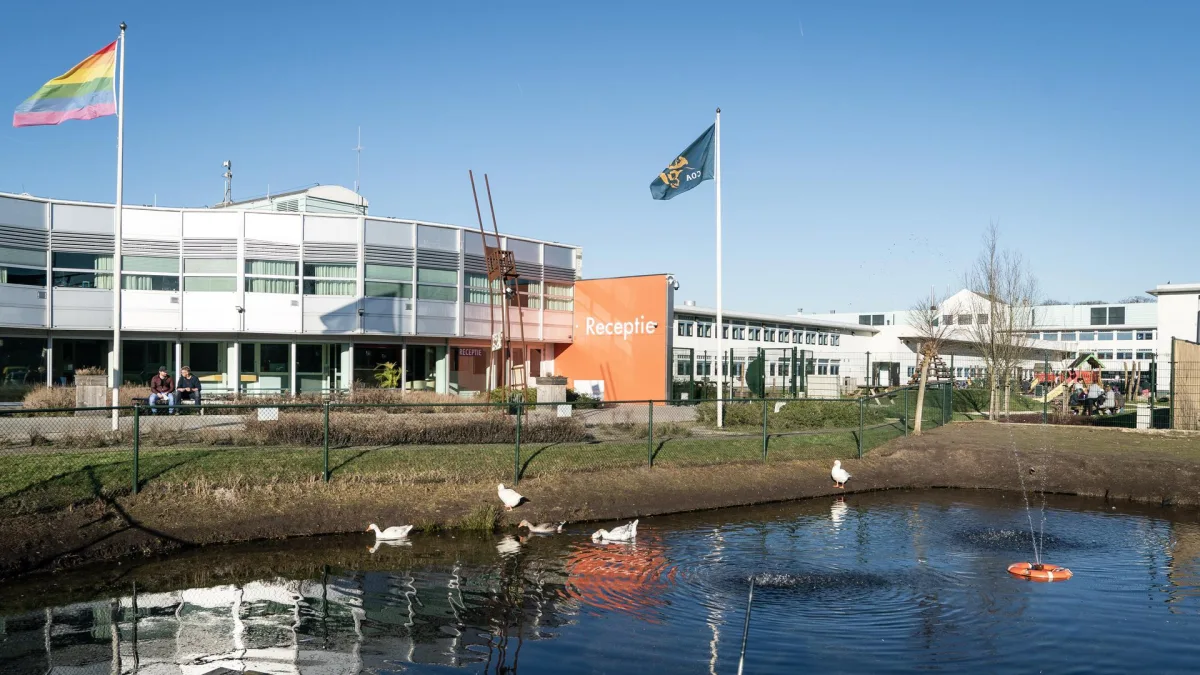 Gemeente Hoogeveen verlengt contract asielopvang voor 10 jaar zonder inspraak gemeenteraad