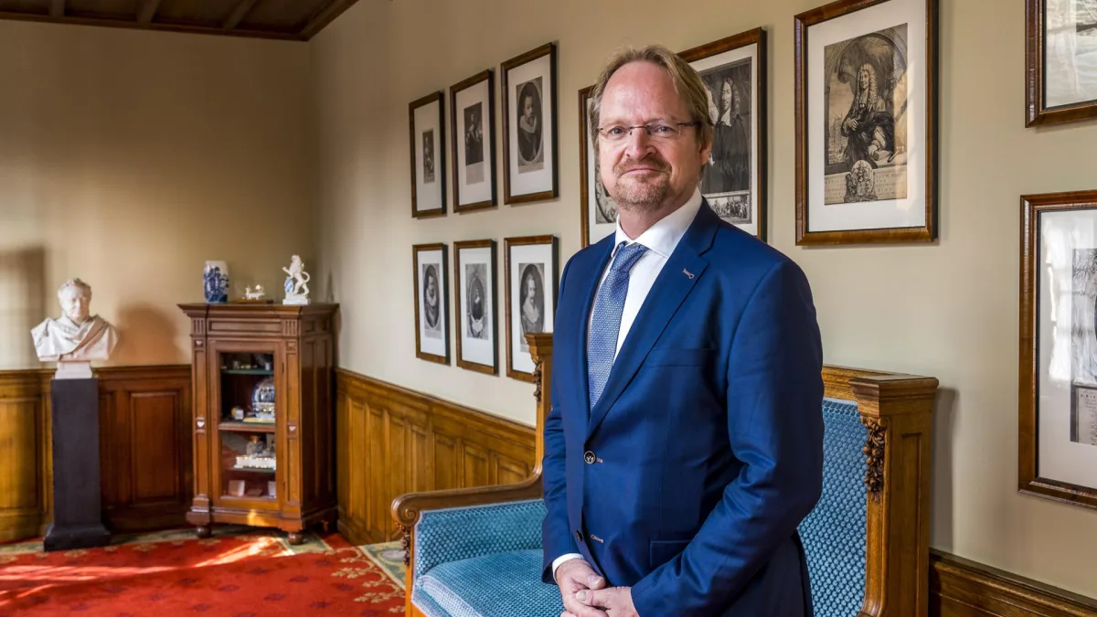 Overheidsuitgaven nemen toe ondanks recessie, Dessing haalt uit naar kabinet