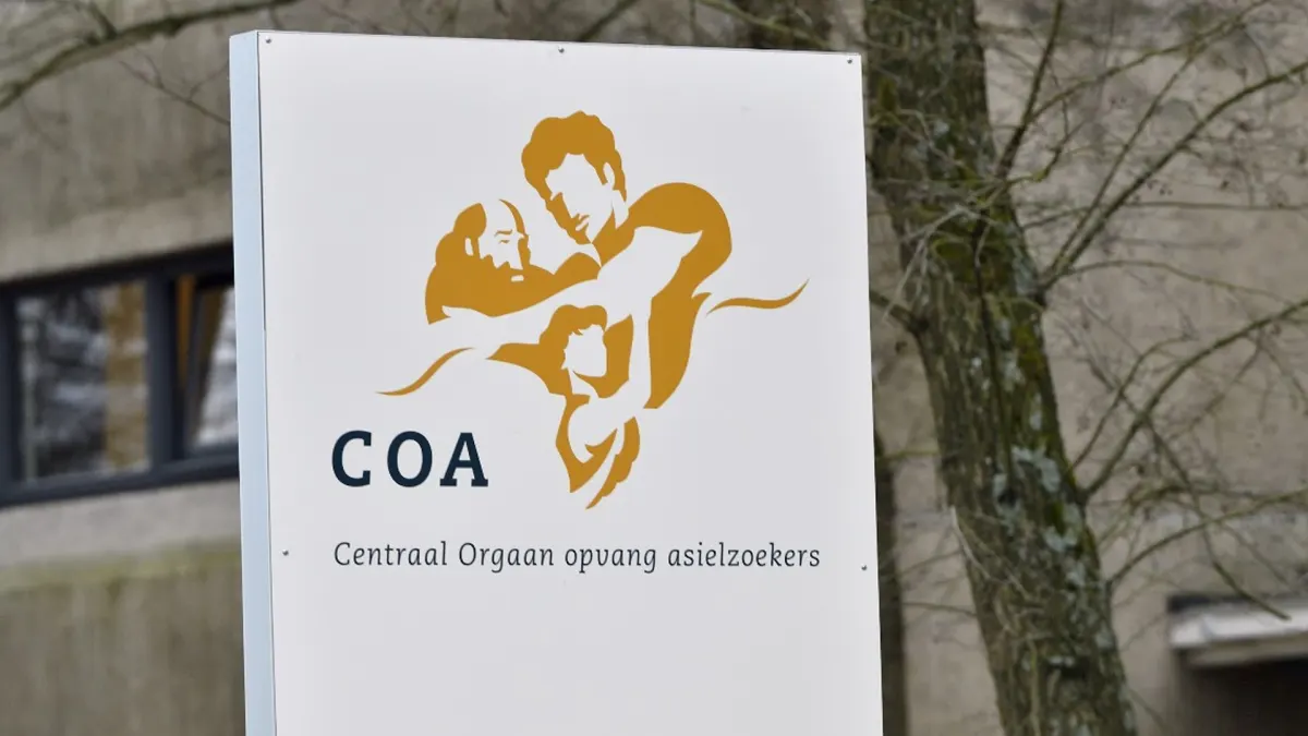 Tienduizenden extra asielplekken vóór medio 2027? Russcher (FVD) stelt Kamervragen