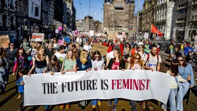 Een ongemakkelijk feministisch ontbijt bij de provincie | Column Ewald Kegel