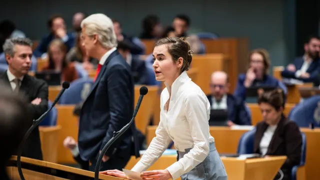 Fractievoorzitter De Vos (FVD) stelt Kamervragen over veiligheidssituatie Ter Apel: "Het gaat zo niet langer."