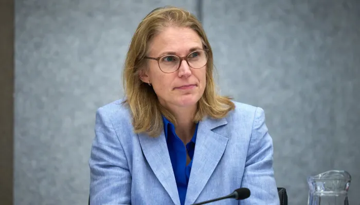 Minister Boekholt-O’Sullivan past militair rantsoeneringsdenken toe op Nederlandse samenleving in onthullend interview