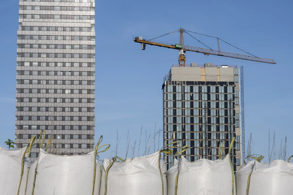 Opinie: 'Stop met het bouwen van fantasieloze flats in Amsterdam: ook schoonheid heeft een functie'