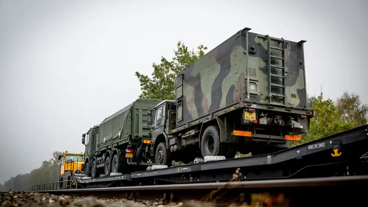 Forum voor Democratie stelt vragen over structurele militaire voorrang op het spoor en de gevolgen voor reizigers en besluitvorming