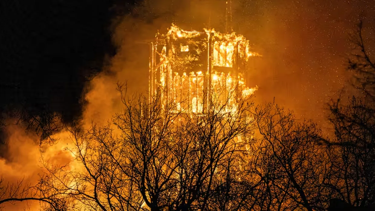 Brand in Vondelkerk, Van Duijvenvoorde stelt Kamervragen voor restauratie naar oorspronkelijke staat